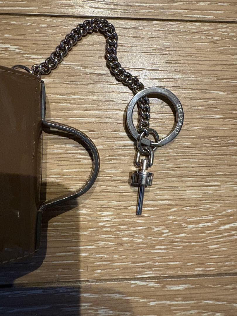 DELVAUX デルヴォー タンペート エナメルレザー エトゥープ チャーム