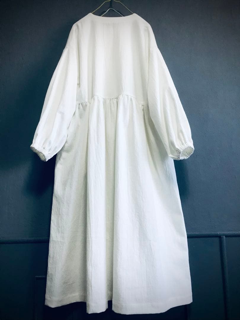 Wボタンギャザーワンピース　コットンリネン