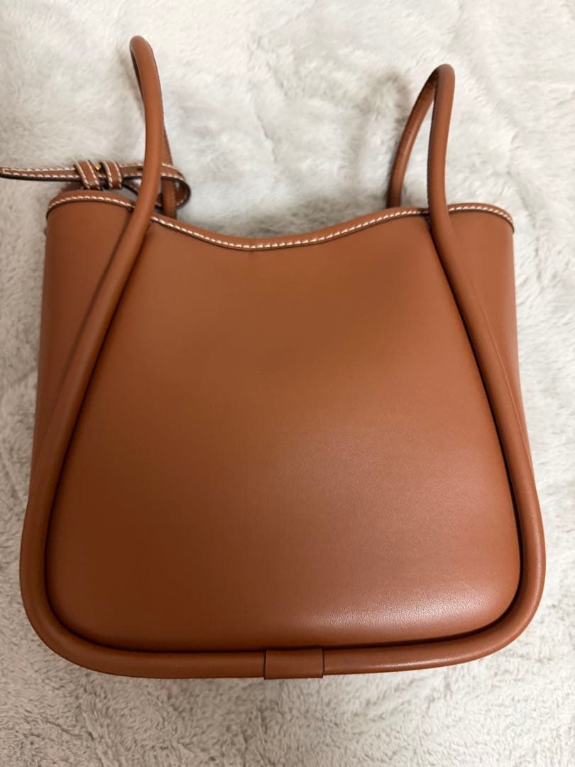 CHARLES & KEITH ミニライラ チューブラートートバッグチョコレート