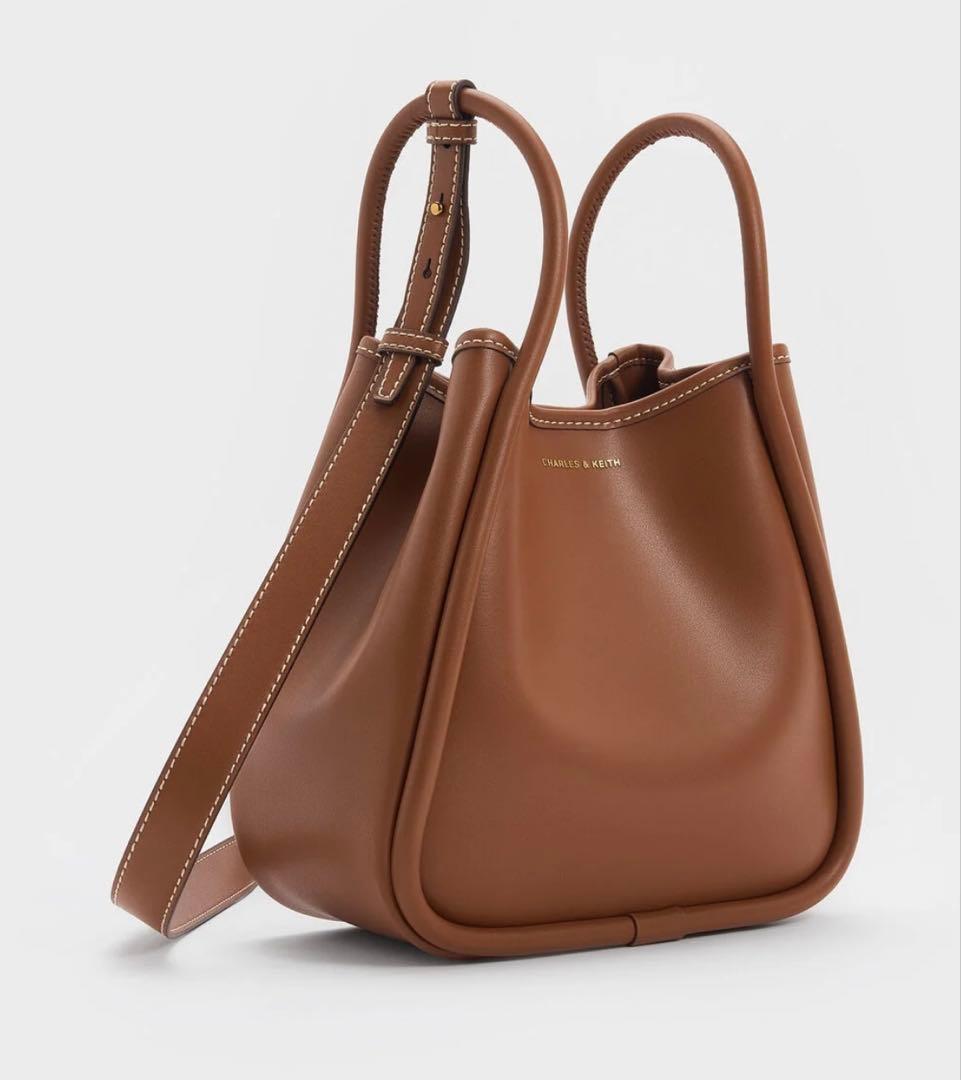 CHARLES & KEITH ミニライラ チューブラートートバッグチョコレート