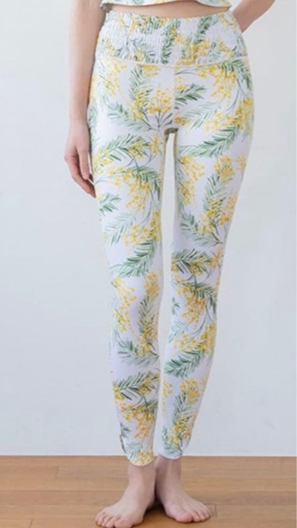 【新品】SUKALA スプリングフラワーシャーリングレギンス　ミモザ　S