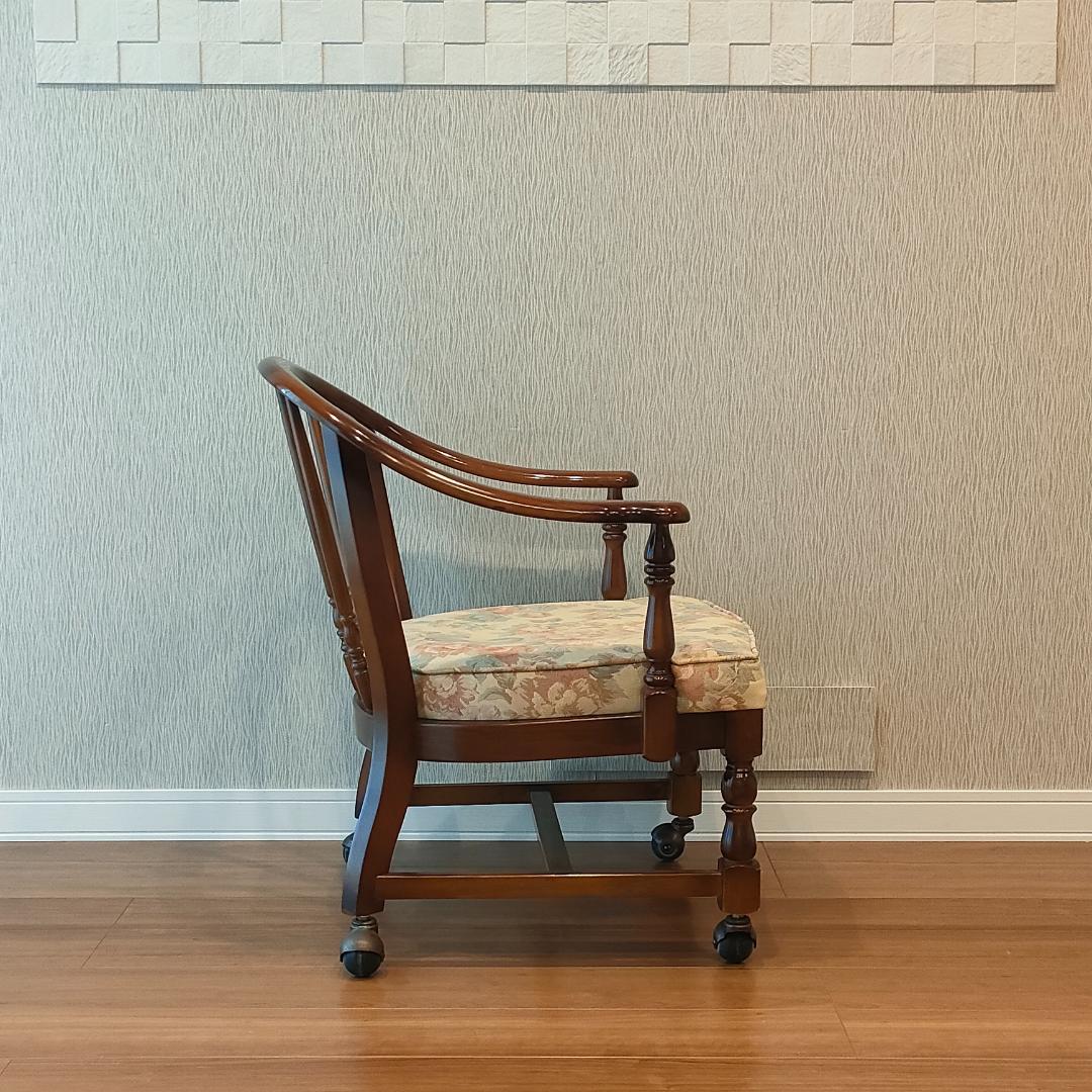 カリモク　コロニアル　アームチェア　クッション　キャスター付き②