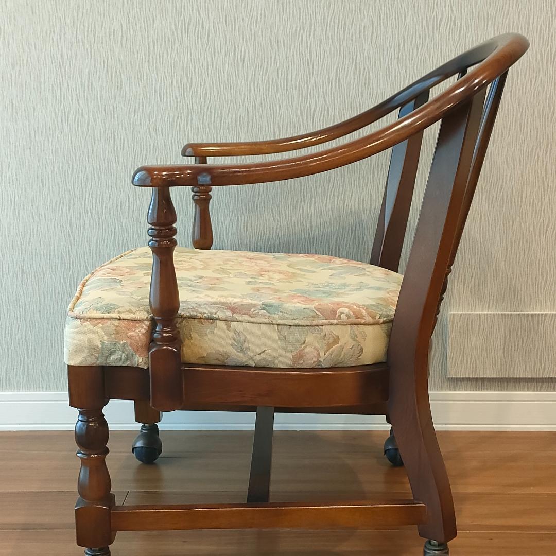 カリモク　コロニアル　アームチェア　クッション　キャスター付き②