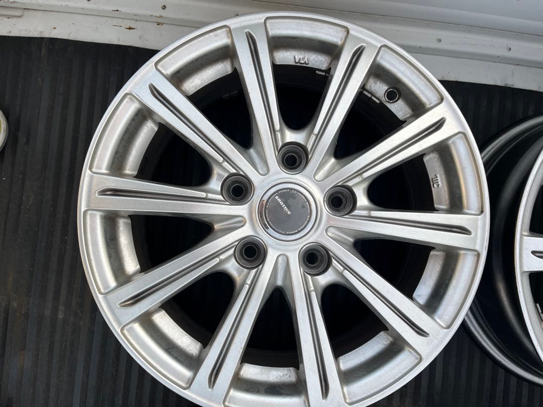 MiLLOUS 15インチ PCD114.3 5穴 6j +53