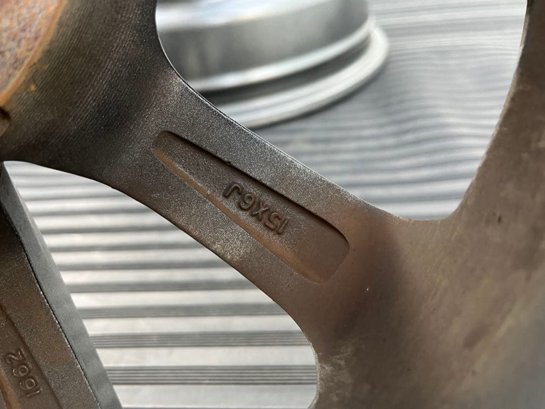 MiLLOUS 15インチ PCD114.3 5穴 6j +53