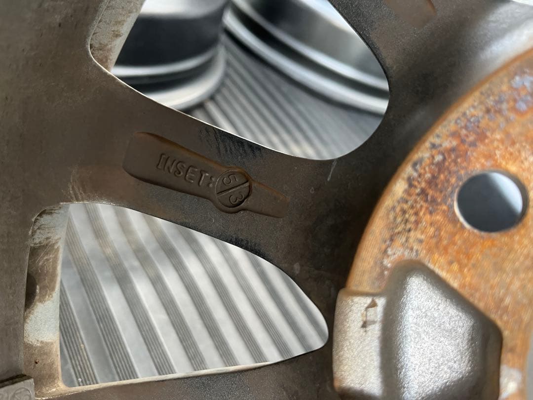 MiLLOUS 15インチ PCD114.3 5穴 6j +53