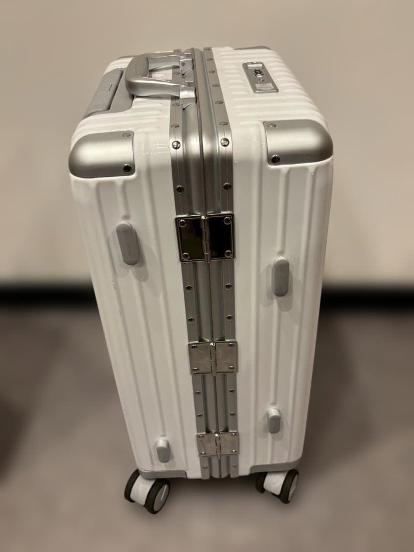 多機能キャリーケース【エナメルホワイトS】B25