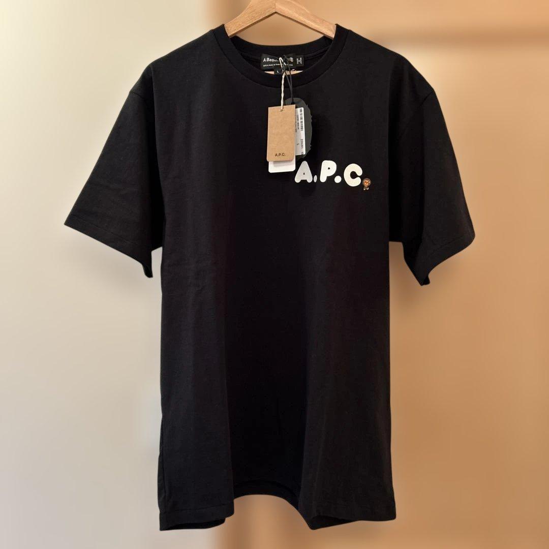 ま　A Bathing APE × A.P.C. ブラックTシャツ