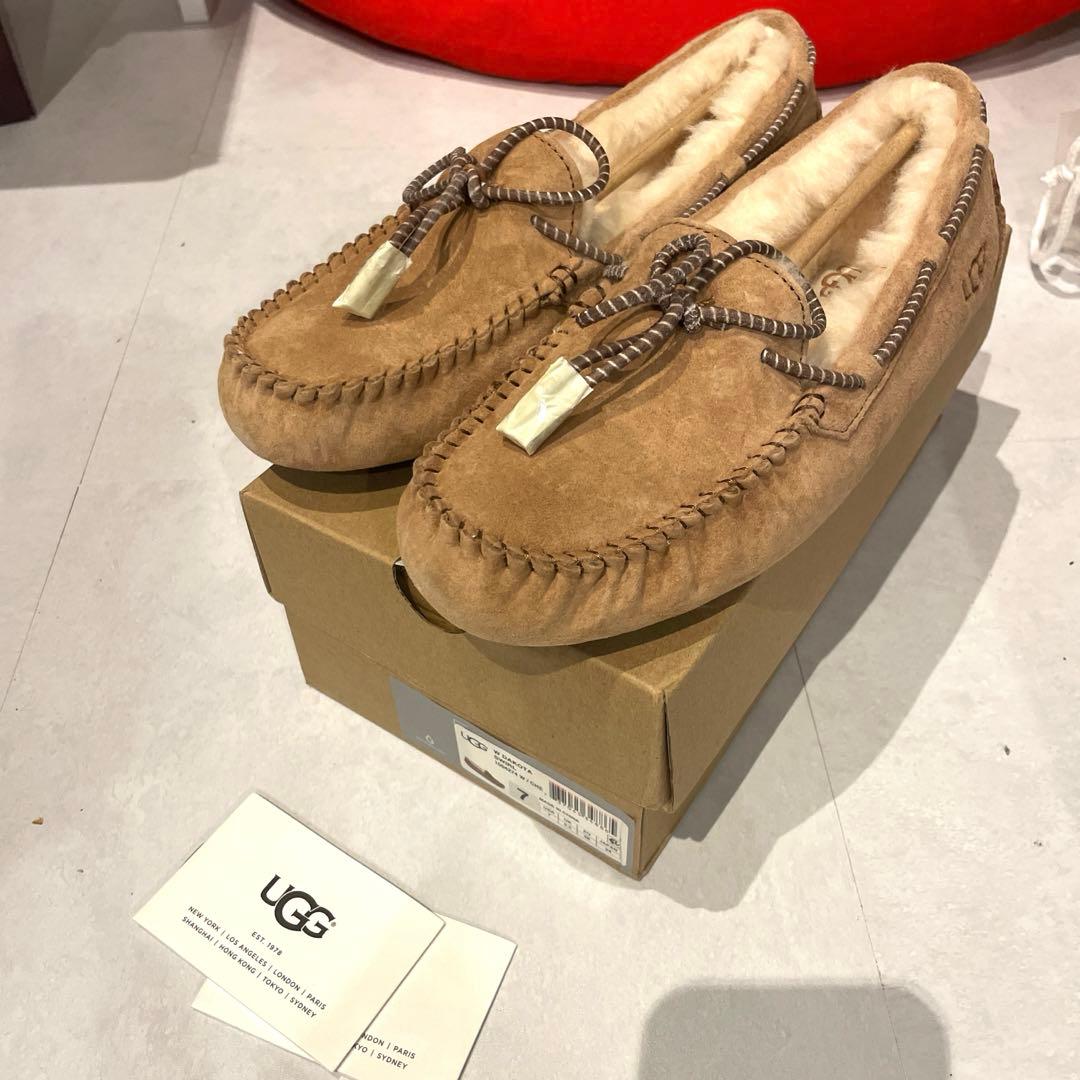 【値下げ中】UGG ムートンシューズ　未使用　7 W DAKOTA SWIRL