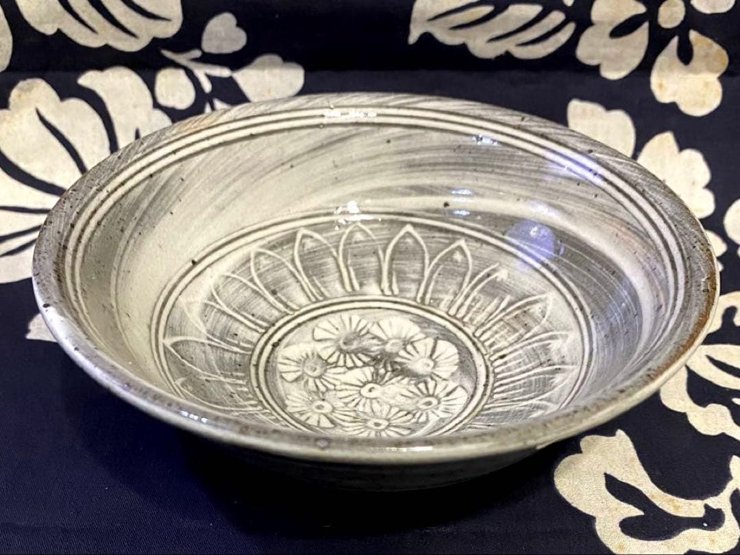 唐津焼作家　中里太亀　三島茶碗・鉢　刷け目　在銘有り・箱無し　二客組　茶道具②