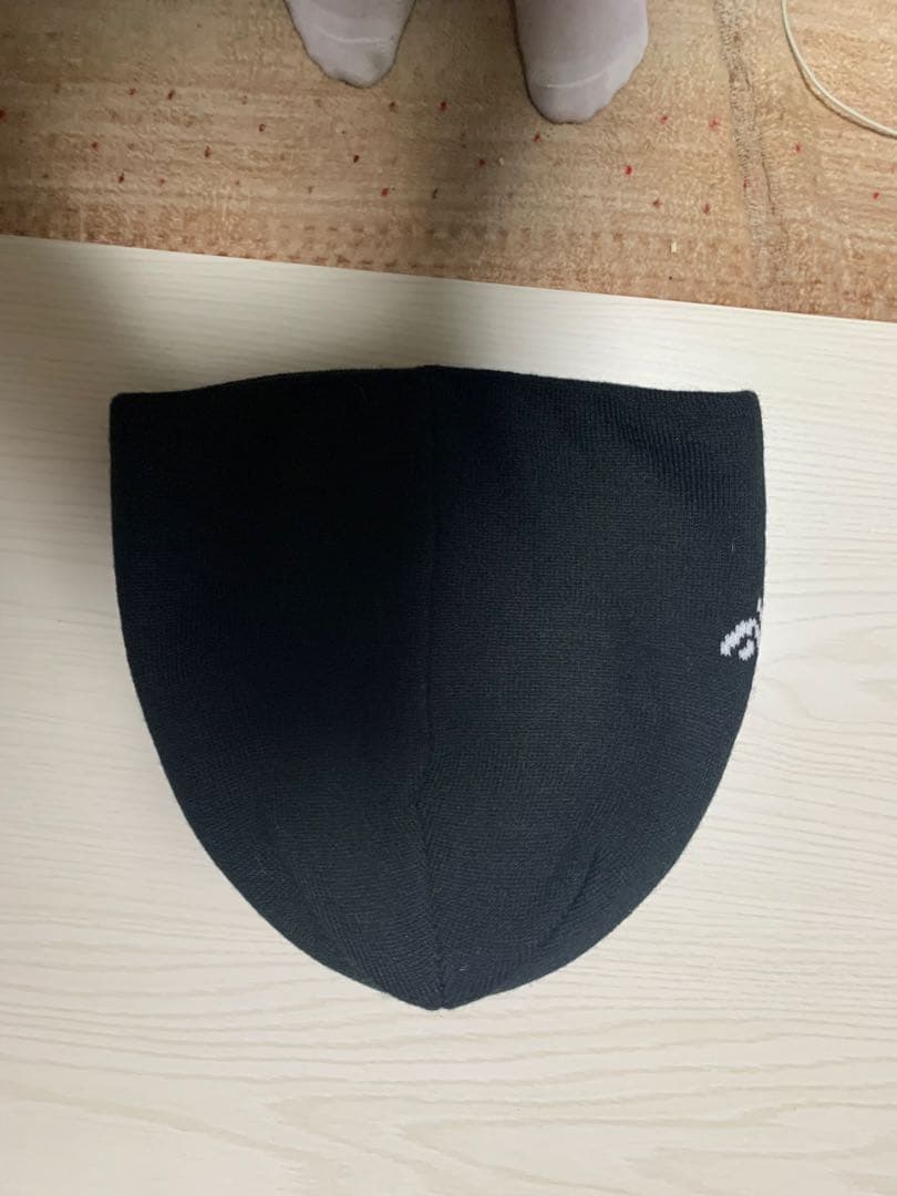 ARC'TERYX 黒 ビーニー帽子 ロゴ入り