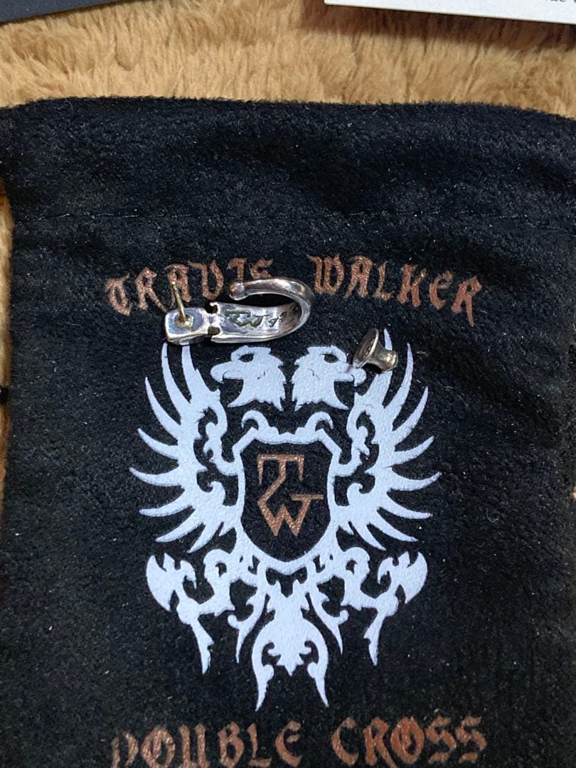 トラビスワーカー シングルクロスフープ ピアス 18金ポスト ギャランティカード