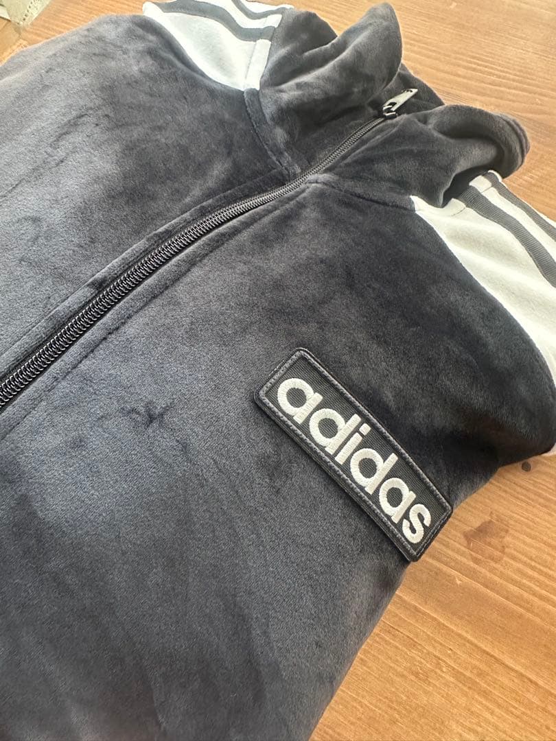 adidas ブラック ベロア素材ジャージ M 重盛さと美
