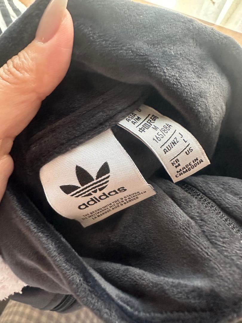 adidas ブラック ベロア素材ジャージ M 重盛さと美