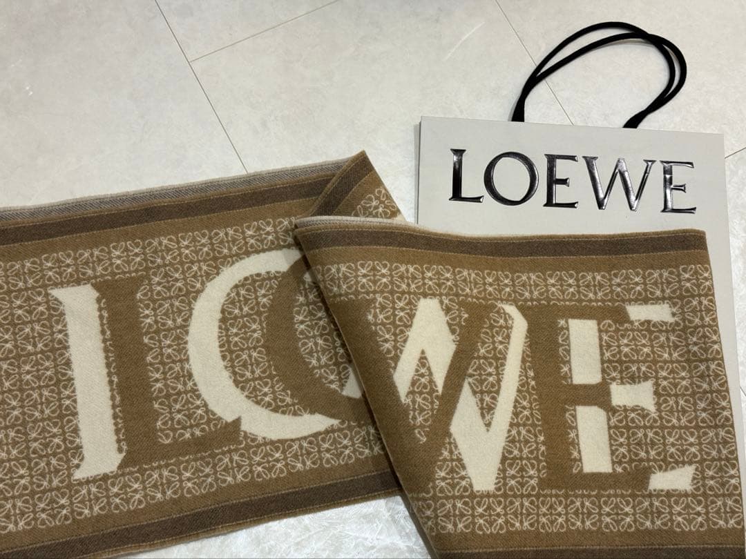 LOEWE マフラー　未使用❤️