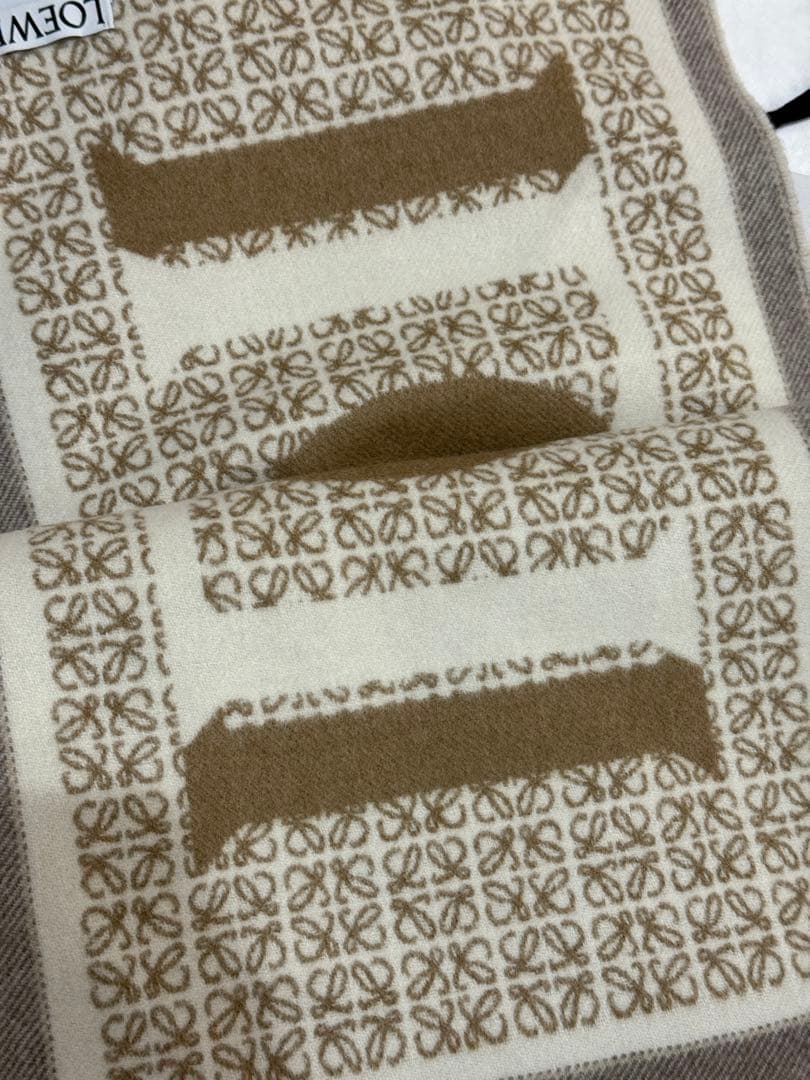 LOEWE マフラー　未使用❤️