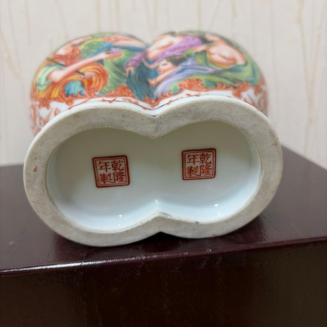 ト*ロ様 古典的な絵柄の陶器の壺