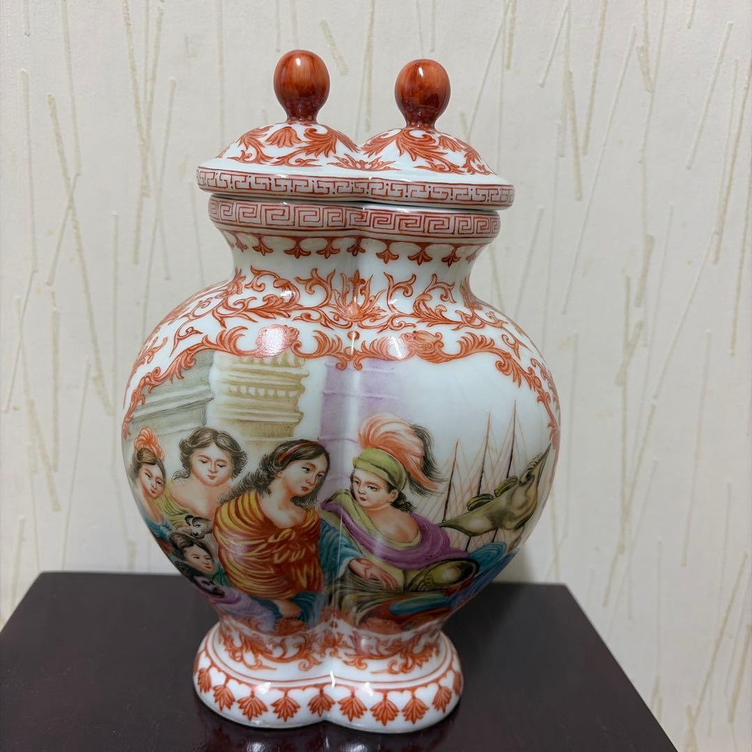 ト*ロ様 古典的な絵柄の陶器の壺