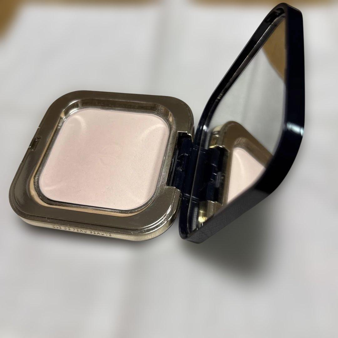 クレ・ド・ポーボーテ　プードルコンパクトサンシェルn