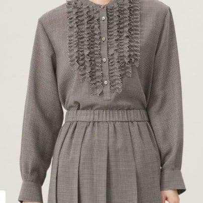 自由区セットアップ ハイツイストビエラプリーツスカート、フロントフリル ブラウス