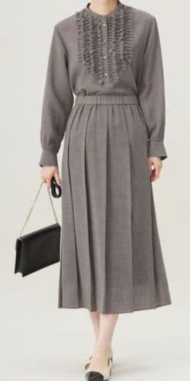 自由区セットアップ ハイツイストビエラプリーツスカート、フロントフリル ブラウス