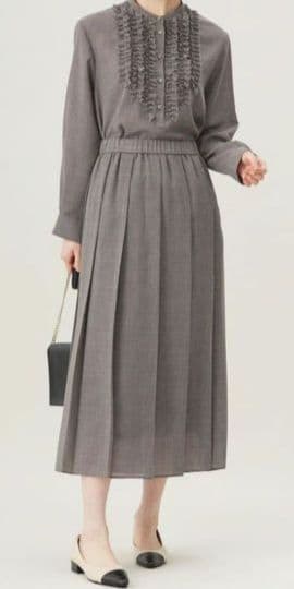 自由区セットアップ ハイツイストビエラプリーツスカート、フロントフリル ブラウス