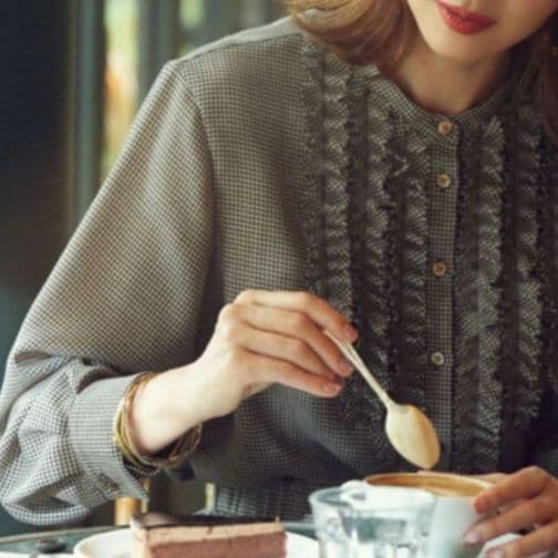 自由区セットアップ ハイツイストビエラプリーツスカート、フロントフリル ブラウス