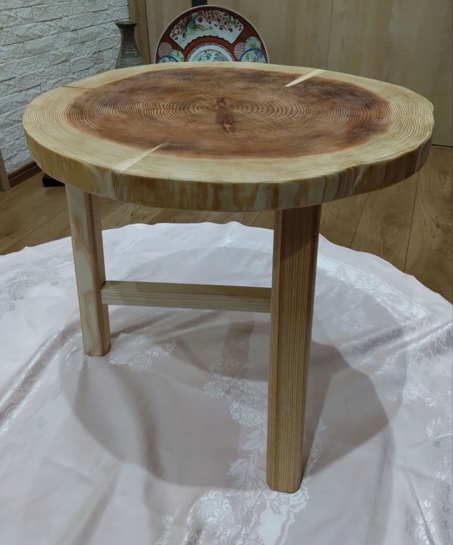 杉の輪切り58㎝円形ローテーブル⑮　樹齢約70年杉の模様が綺麗❕