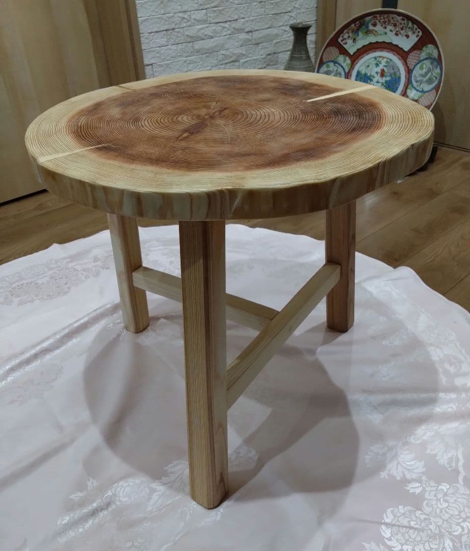杉の輪切り58㎝円形ローテーブル⑮　樹齢約70年杉の模様が綺麗❕