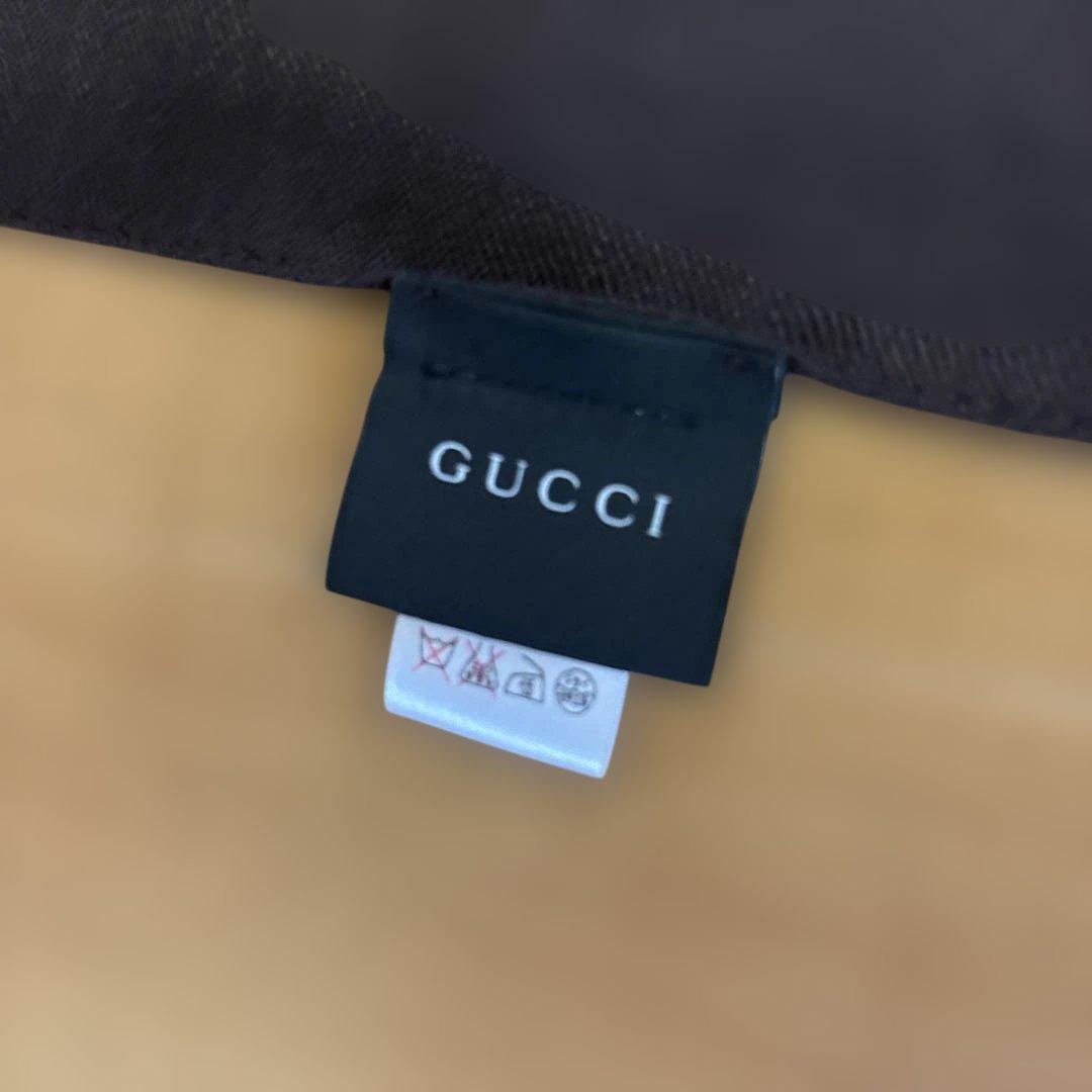 GUCCI メンズロゴ柄マフラー　ブラウン