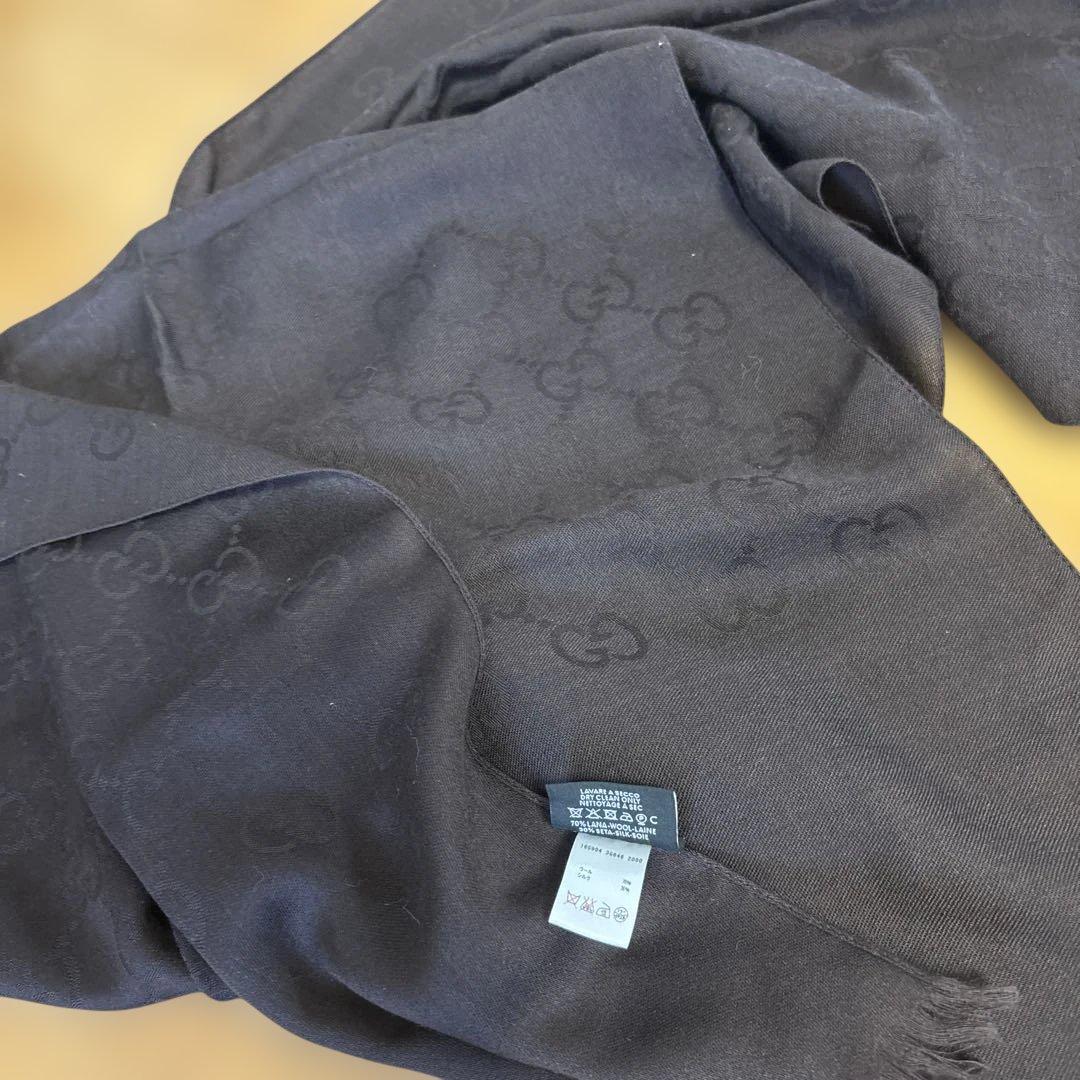 GUCCI メンズロゴ柄マフラー　ブラウン