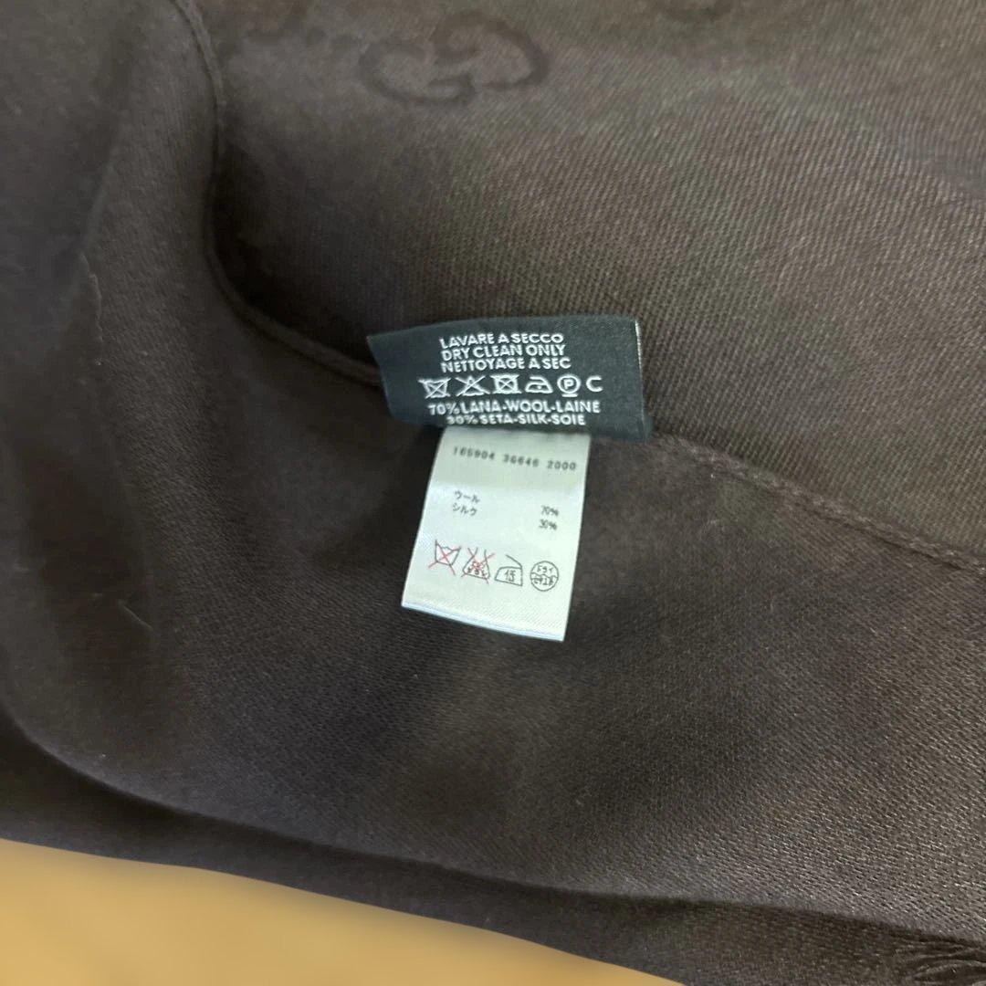 GUCCI メンズロゴ柄マフラー　ブラウン