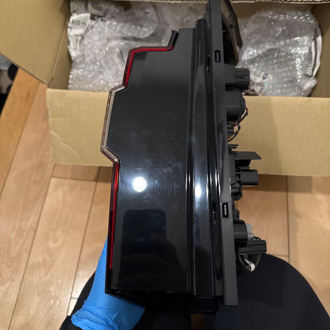 三菱デリカD5 CV1W後期純正　左側テールランプ