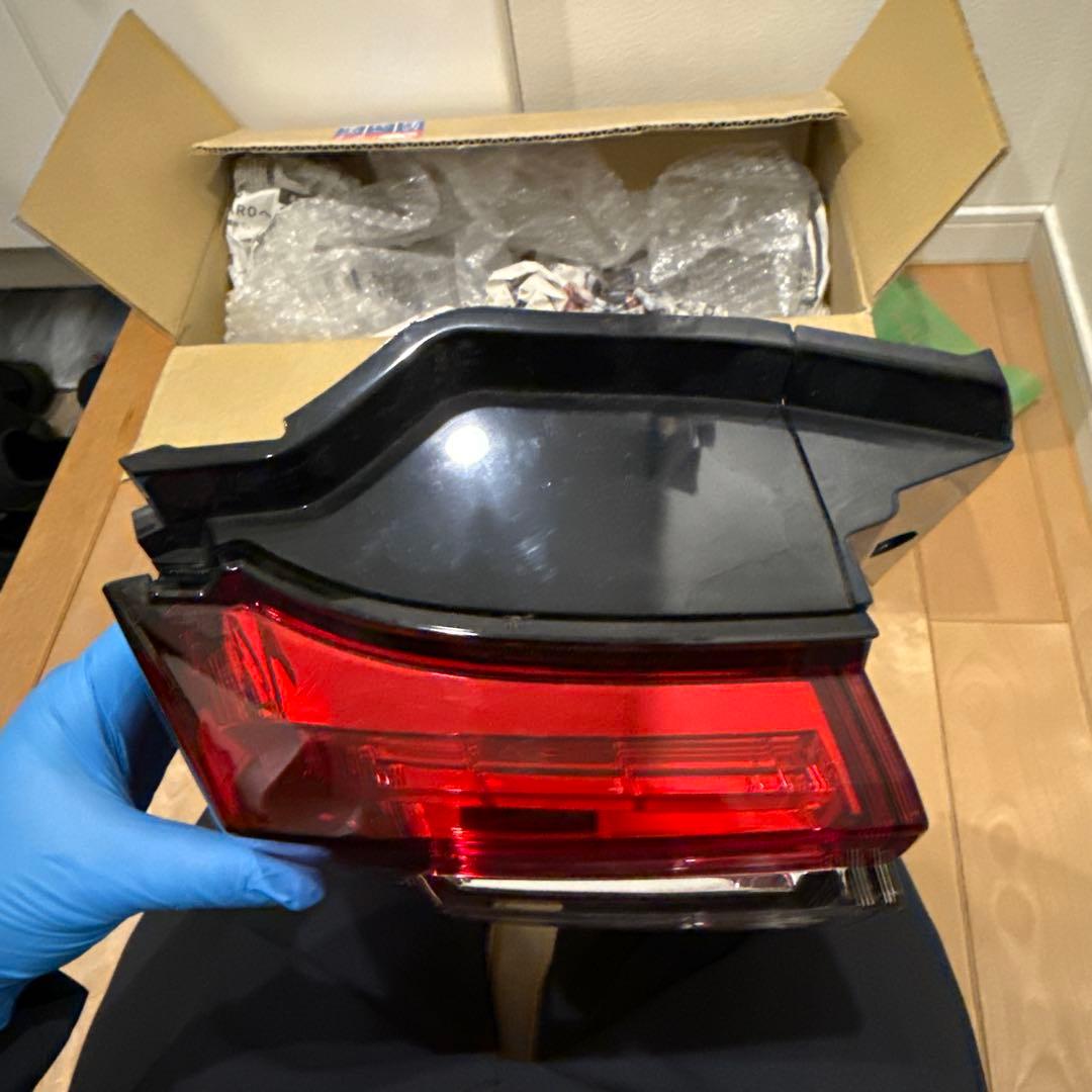 三菱デリカD5 CV1W後期純正　左側テールランプ