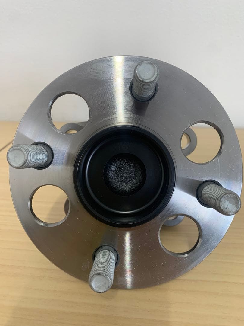 NCP131 ヴィッツRS用　リアハブASSY純正２個セット新品未使用