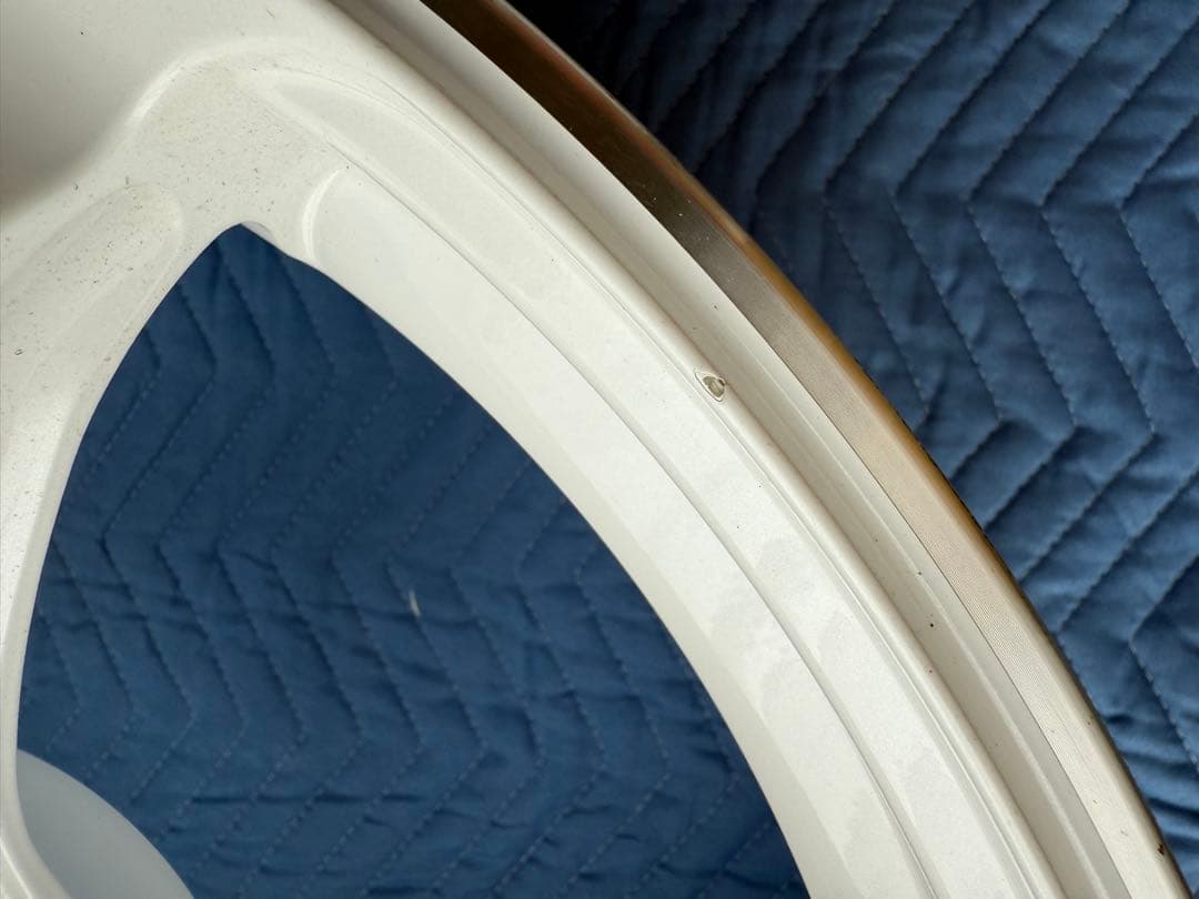 ADVAN RG-4 レーシングホワイトメタリック＆リング　18インチ