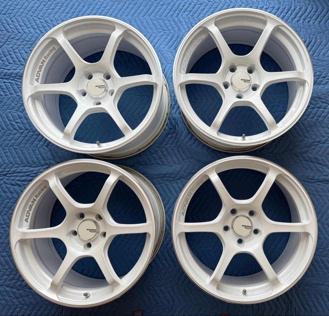 ADVAN RG-4 レーシングホワイトメタリック＆リング　18インチ