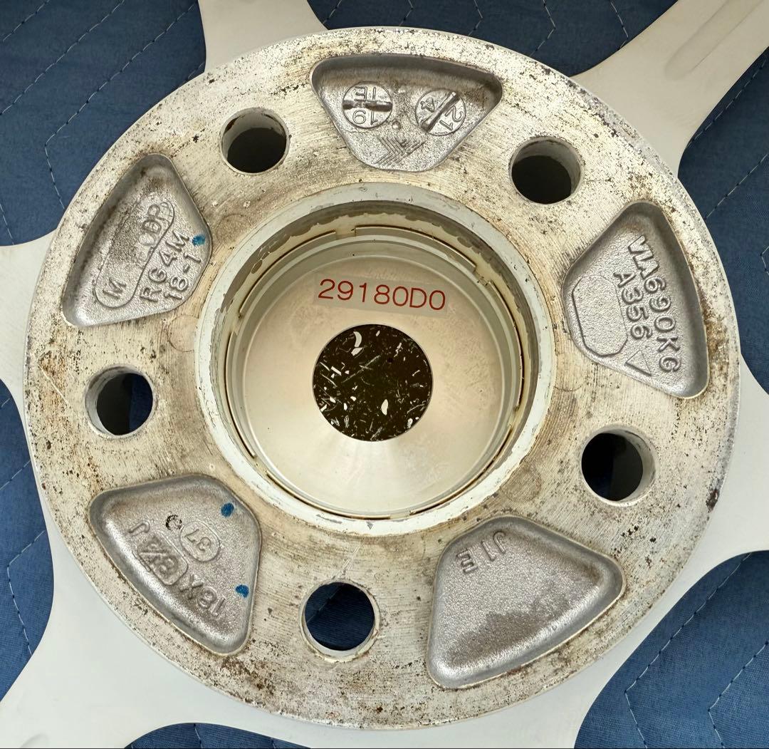 ADVAN RG-4 レーシングホワイトメタリック＆リング　18インチ