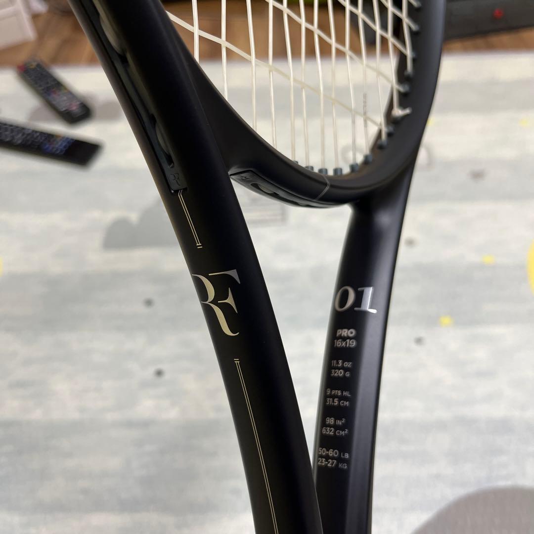 テニスラケット RF01 PRO