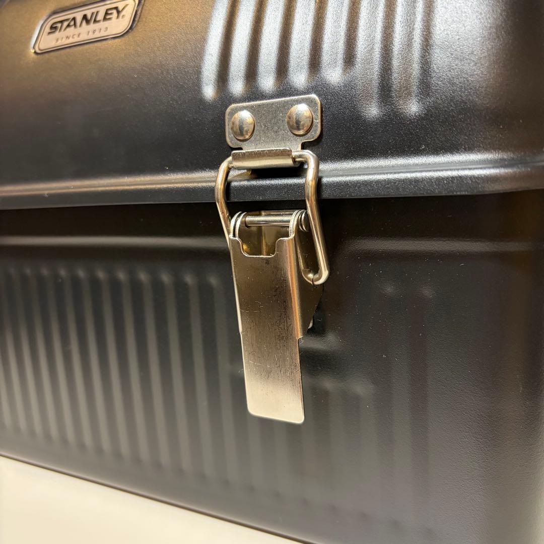 人気色ブラック！スタンレー クラシックランチボックス 9.5L ※内部金具欠品