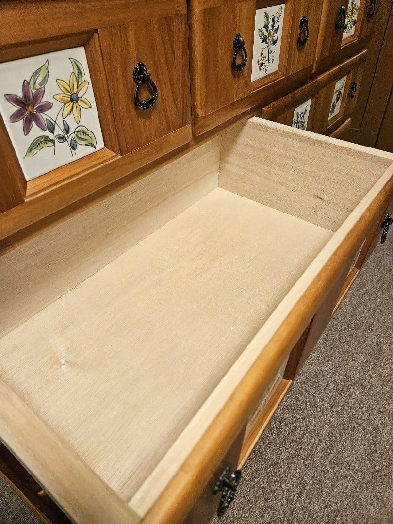 木製　花のタイルのチェスト 引き出し9個