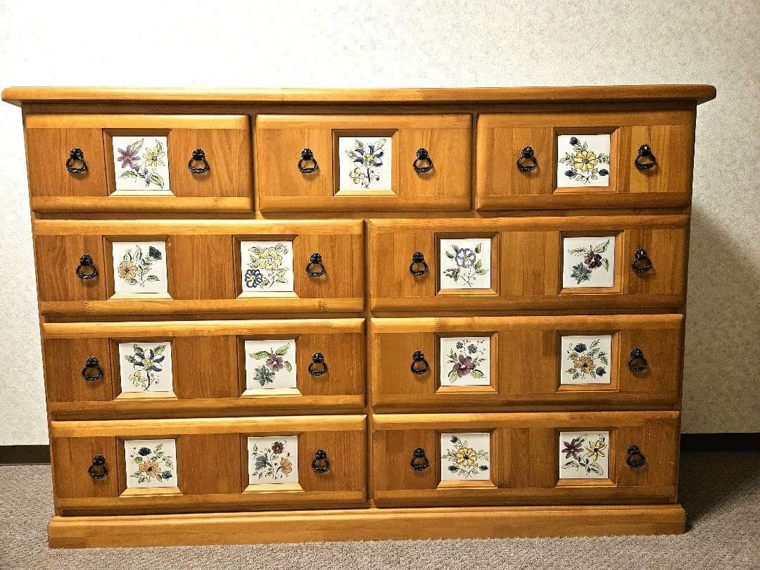 木製　花のタイルのチェスト 引き出し9個