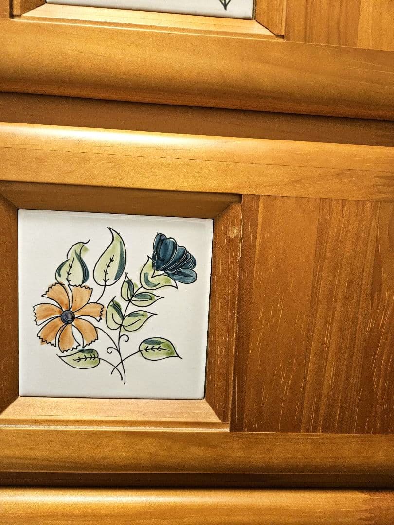 木製　花のタイルのチェスト 引き出し9個