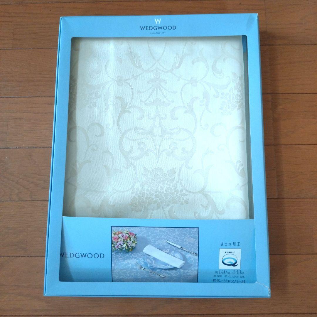 【新品、未使用品】　テーブルクロス　140×140