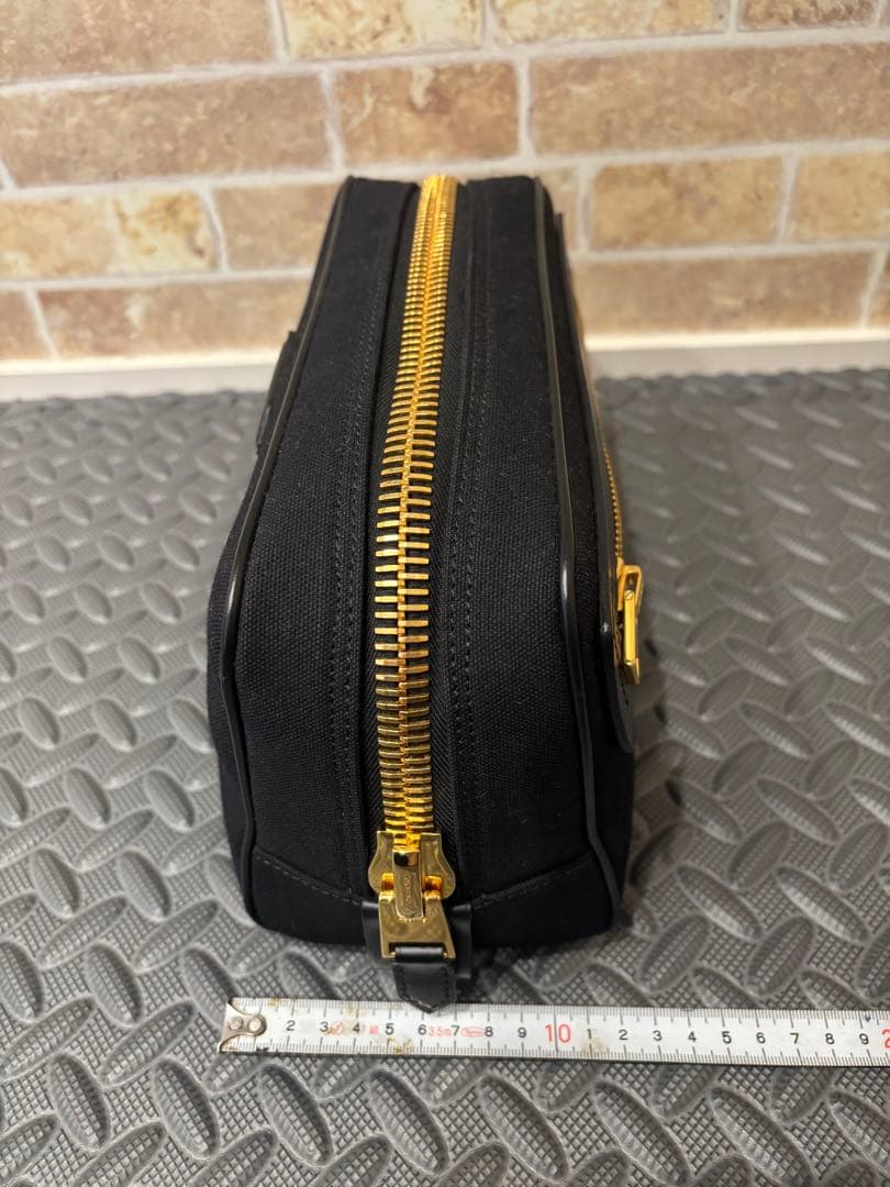 TOM FORD ブラックポーチ