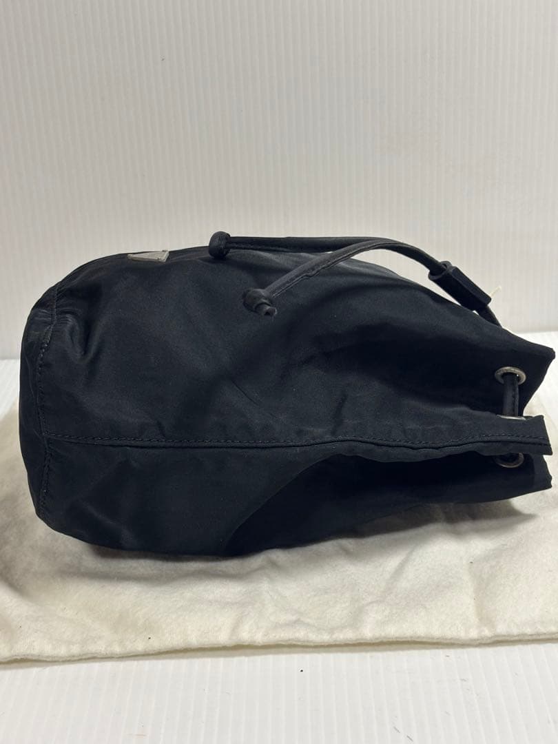 【美品】プラダPRADA 三角プレートナイロン人気巾着バッグ　アクセサリーバッグ