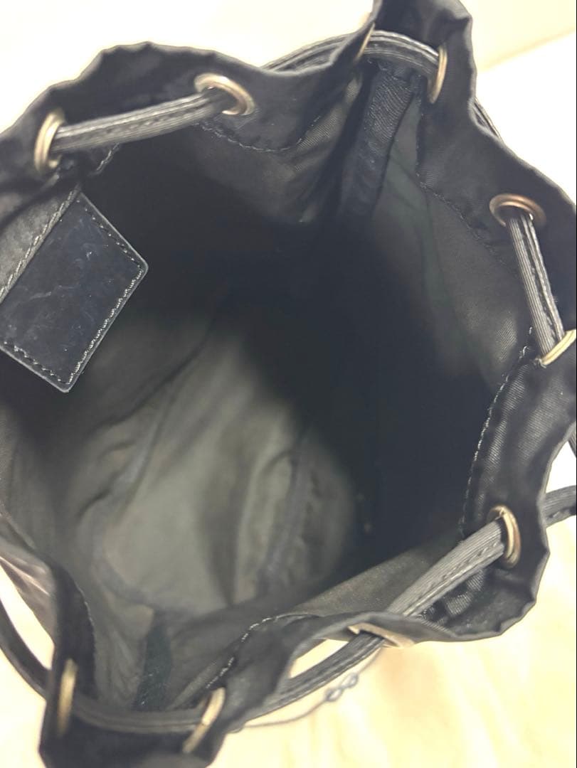 【美品】プラダPRADA 三角プレートナイロン人気巾着バッグ　アクセサリーバッグ