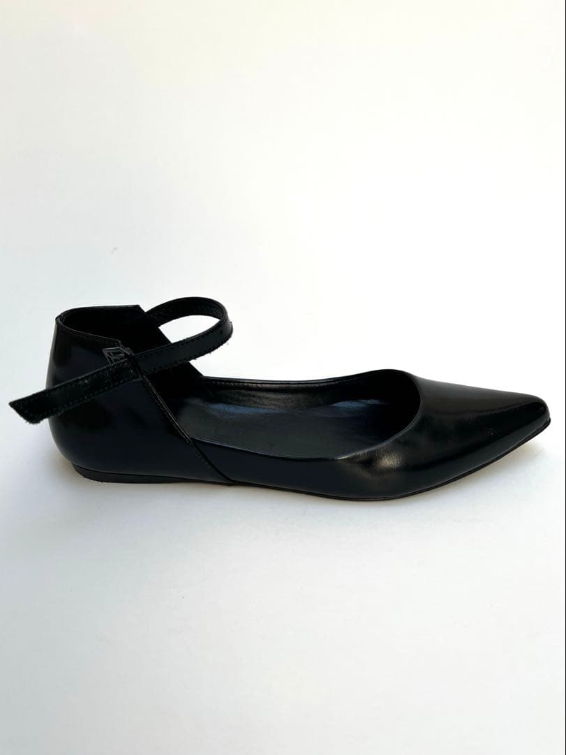 PIERRE HARDY 黒　ポインテッドトゥ フラットシューズ【36 訳あり】
