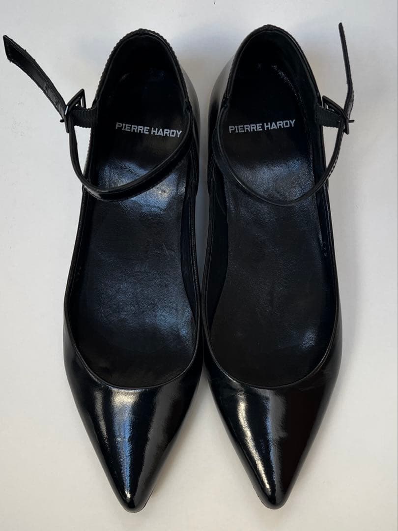 PIERRE HARDY 黒　ポインテッドトゥ フラットシューズ【36 訳あり】