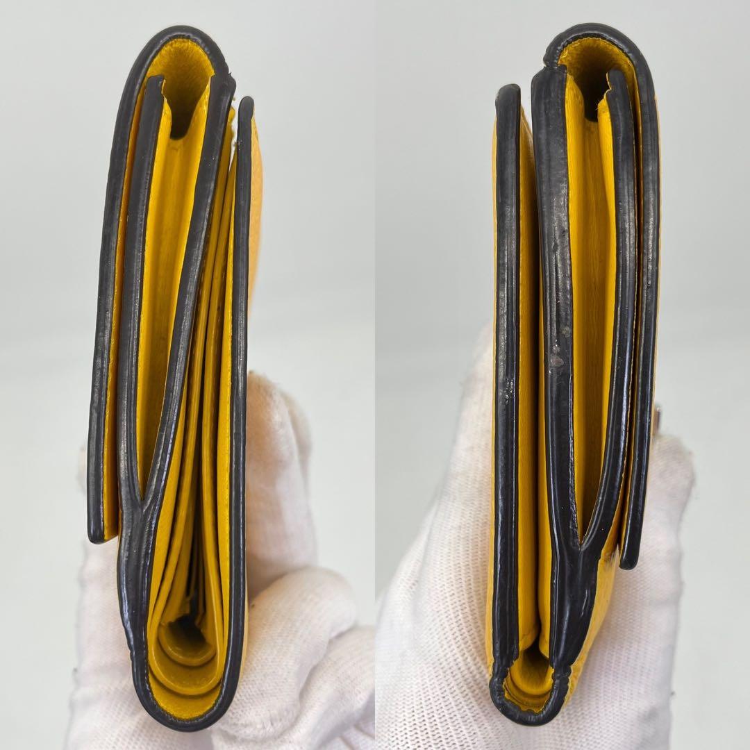 FENDI 二つ折り財布 ピーカブー ターンロック ロゴ型押し イエロー レザー